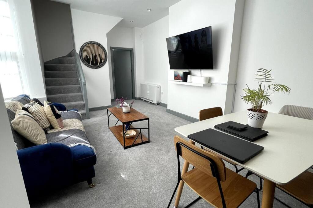 Luxury 2 Bed Duplex Apartment By Yo Room! - Leicester City- Free Parking Exterior foto
